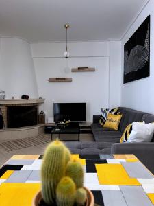 H&H cozy retreat ,Fireplace and Parking