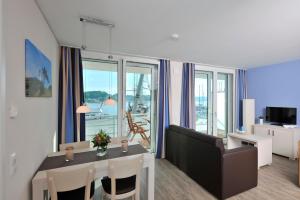 Apartment 1 "Nordlicht" - Blickrichtung Binnen- und Yachthafenoffenes Meer