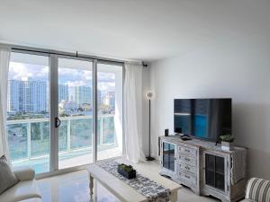 1 SPRING PROMO - Sunny Isles Seaview Condo, Walk to Beach, Amazing Amenities