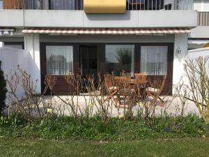 Strandnahe Ferienwohnung mit Terrasse
