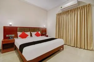 Super Townhouse Kizhakkambalam Tourist Home - Muttam