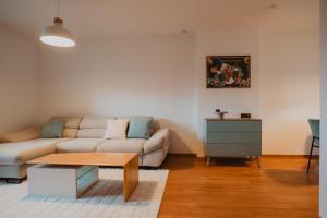 Zentral, Loggia, TG-Platz