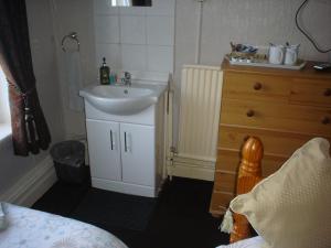 Family Room with Shared Bathroom room in The Franklyn Hotel