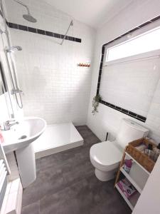 Maisons de vacances Le Constantin - maison spacieuse et conviviale - 5 ch et 2 SDB : photos des chambres