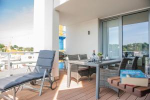 Apartment 9 "Am alten Leuchtturm", Blickrichtung Innenstadt, Binnenhafen West, seitlicher Meerblick, Hafenspitze