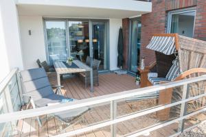 Apartment 9 "Am alten Leuchtturm", Blickrichtung Innenstadt, Binnenhafen West, seitlicher Meerblick, Hafenspitze