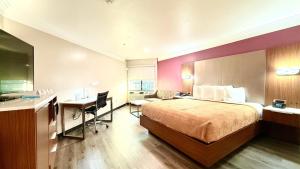 King Room - Disability Access/Non-Smoking room in Best Western Plus Suites Hotel - Los Angeles LAX Airport