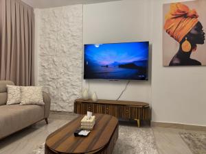 Luxury - 2 Bedroom Apartment B11