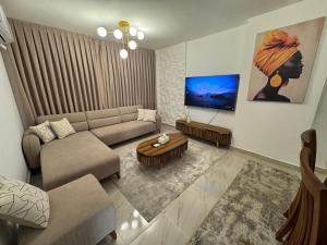 Luxury - 2 Bedroom Apartment B11