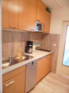 1-27, Seeseite, Haus Metropol, 1 Etage