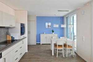 Apartment 13 "Möwennest", Blickrichtung offenes MeerBinnenhafen Nord
