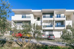 Apartments with parking space Kastel Sucurac, Kastela - 23868