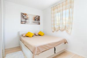 Apartments with parking space Kastel Sucurac, Kastela - 23868