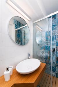 Apartments by the sea Pucisca, Brac - 23445