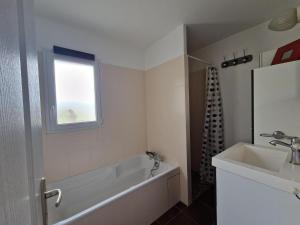 Maisons de vacances Holiday Home in Pleubian near Kermagen Beach : photos des chambres