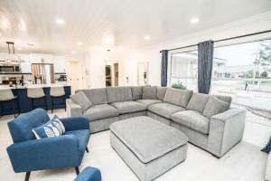 Private Dock Heated Pool Hot Tub Game Room Fun