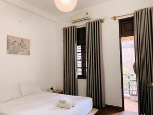 The Hideaway Alley Bui Vien