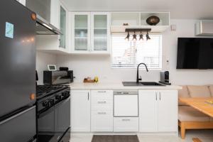 Aotearoa House Yomitan, BBQ, Pizza Oven