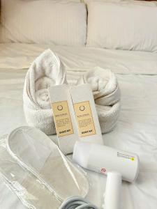 CityView Near Airport with Pool&Balcony