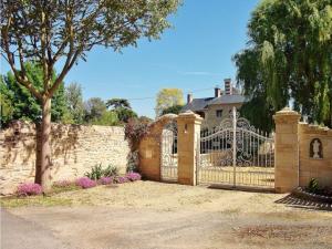 Maisons de vacances Gite charmant a Saint-Georges pres de Doue-en-Anjou - FR-1-622-98 : photos des chambres