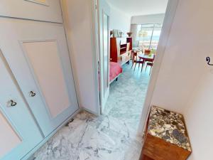 Grand studio climatisé avec terrasse près du centre et des plages - FR-1-196-374