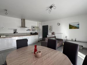 Appartements Spacieux T2 avec terrasses et garage, animaux bienvenus - FR-1-555-111 : photos des chambres