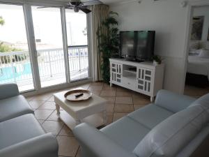 Pelican Beach 0212 by Pelican Beach Management