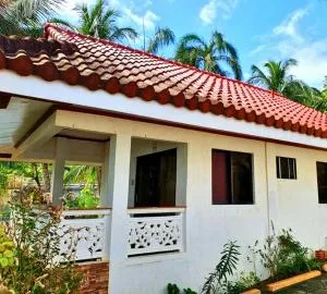 Appleton Liitle Paradise Beach Resort & Restaurant COTTAGE 2 - Real