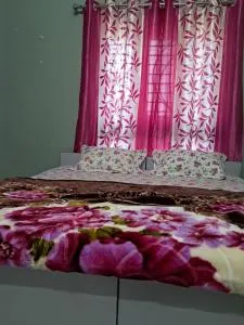 A C Room For Couple with Refrigerator, Microwave, RO Water - Vapi