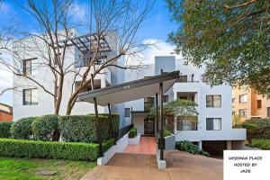 North Wollongong Abode With Escarpment Views