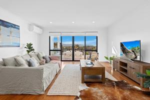 North Wollongong Abode With Escarpment Views