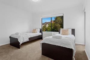 North Wollongong Abode With Escarpment Views