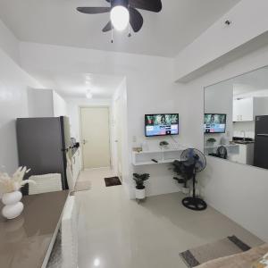 Overlooking City View Suite at Lynz staycation