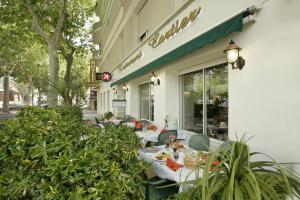 Hotels The Originals City, Hotel Cartier, Quillan (Inter-Hotel) : photos des chambres