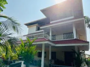 Tauro's Haven Homestay - Charming 3BHK, 4Bath Home - Kankanādi