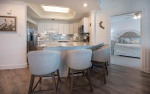 Phoenix on the Bay 1513 condo