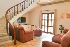 Villa Oreka - Artistic 3BHK Farm Villa in Parra, near Coconut Tree Rd - Bastora