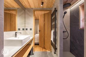 Appartements Chalet ARAVIS COSY - Spa & piscine : Appartement de Grand Standing 4 Chambres 