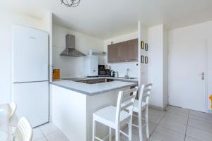 Magnifique vue sur la Tour Eiffel - Paris 10mn - Parking privé gratuit - métro 2min - balcon