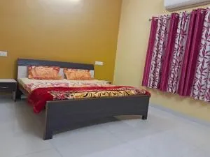 A C Room Near Devka Beach with Refrigerator,Microwave, RO Water - Vapi