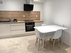 Appartements Appartement avec une chambre et tout equipe dans centre ville : photos des chambres