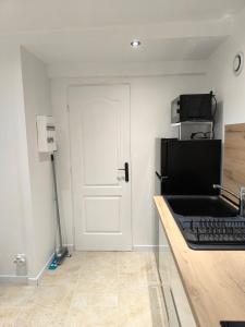 Appartements Appartement avec une chambre et tout equipe dans centre ville : photos des chambres