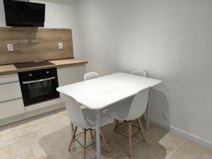 Appartements Appartement avec une chambre et tout equipe dans centre ville : photos des chambres