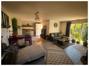 Sejours chez l'habitant Chambre dans grande maison paisible : photos des chambres