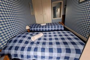 Spacious 3-bedroom apartment near the beach