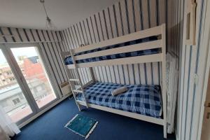 Spacious 3-bedroom apartment near the beach