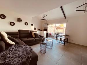 Petite maison avec accès piscine et jacuzzi chauffée