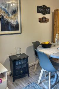 2 bed room , ensuite Flat close to Heathrow, Windsor , Langley