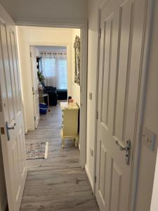 2 bed room , ensuite Flat close to Heathrow, Windsor , Langley