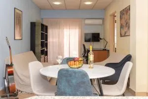 Piraeus Pasalimani X6 near metro - 比雷埃夫斯